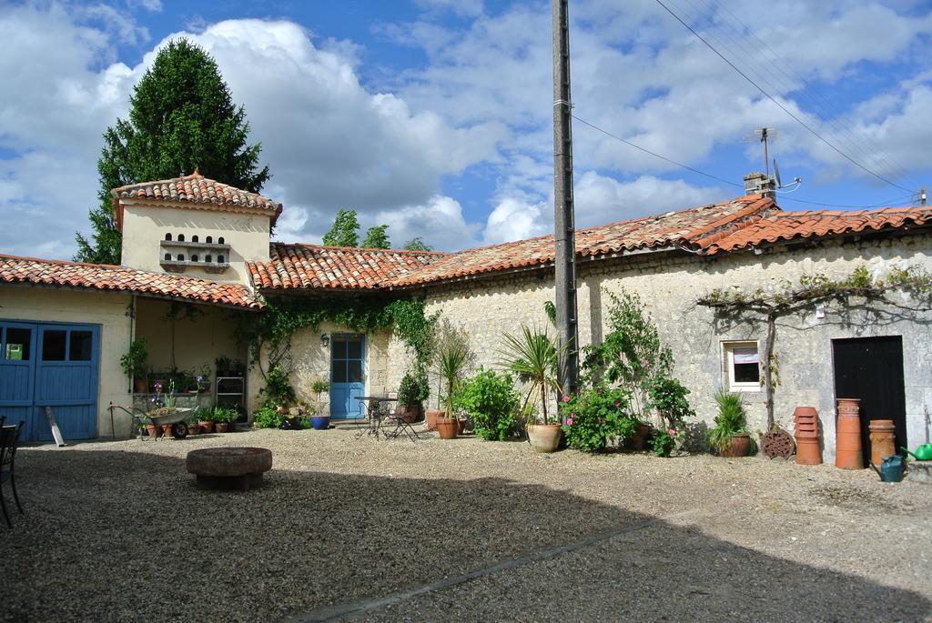 Chez Sarrazin Villa Brossac Exterior photo